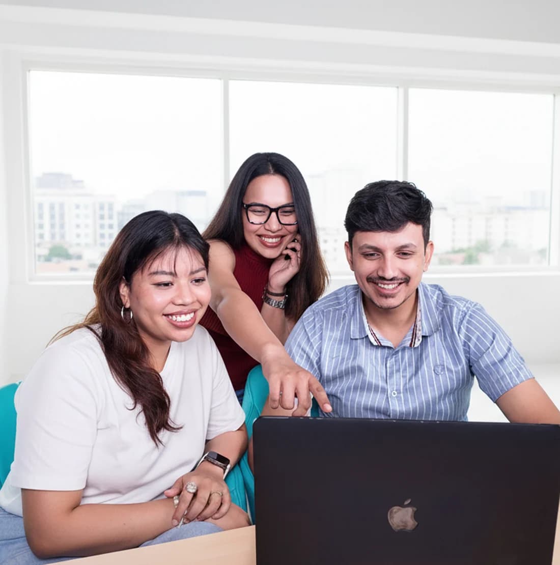 Three Expert Education students planning their applications together